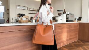 Bolsa Mochila Feminina Couro PU Grande Ombro ou Transversal Elegante