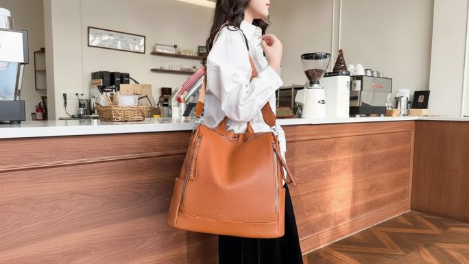 Bolsa Mochila Feminina Couro PU Grande Ombro ou Transversal Elegante