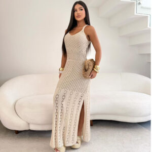 Vestido Longo de Crochê Forrado com Fenda Lateral