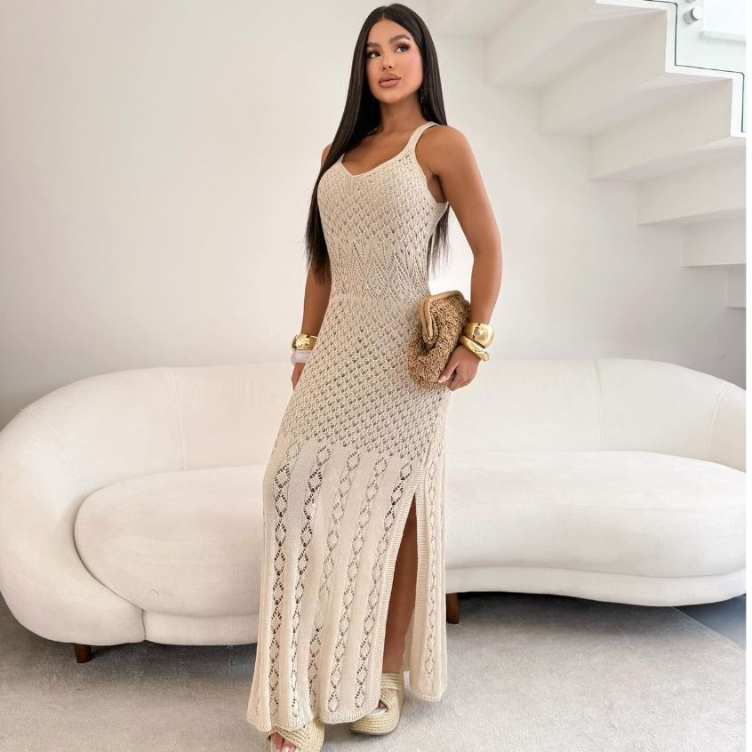 Vestido Longo de Crochê Forrado com Fenda Lateral