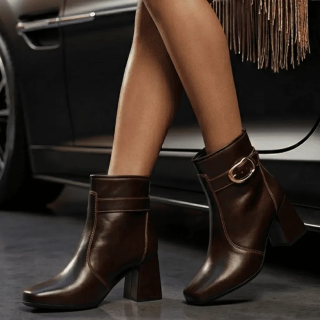 Bota Feminina Salto Médio Grosso Bico Quadrado